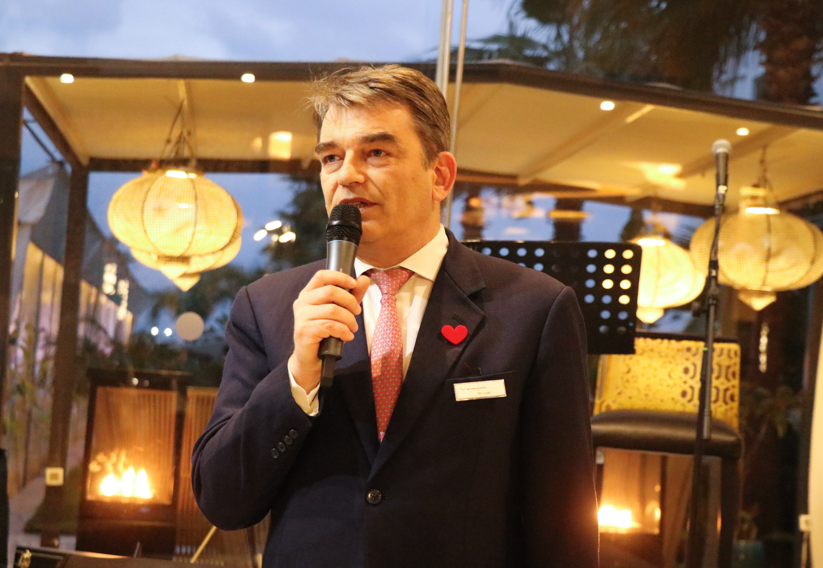 رواق فن بنزل "موفمبيك" البحيرة : مفهوم جديد يكرّم الفن ويخرج عن الممارسات التقليدية للنزل